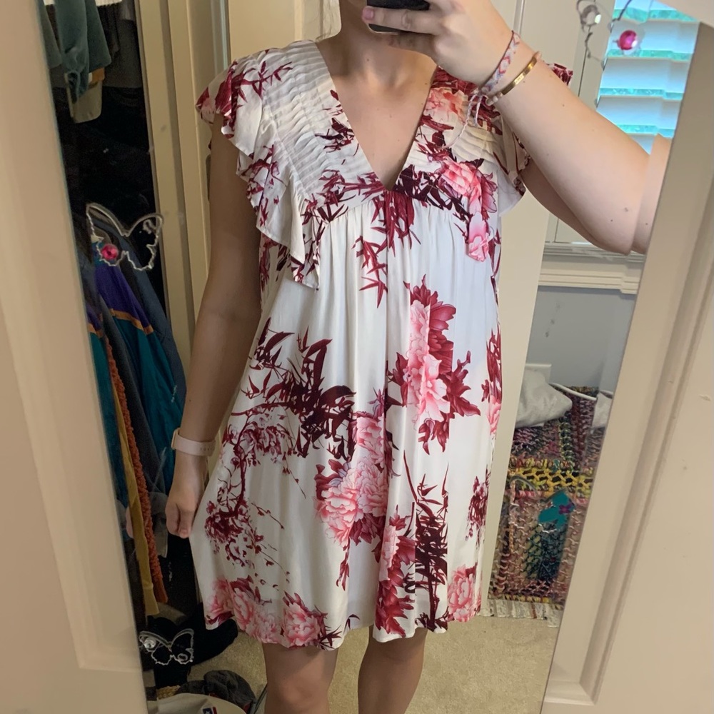 V NeckFloral Dress by Les Soeurs